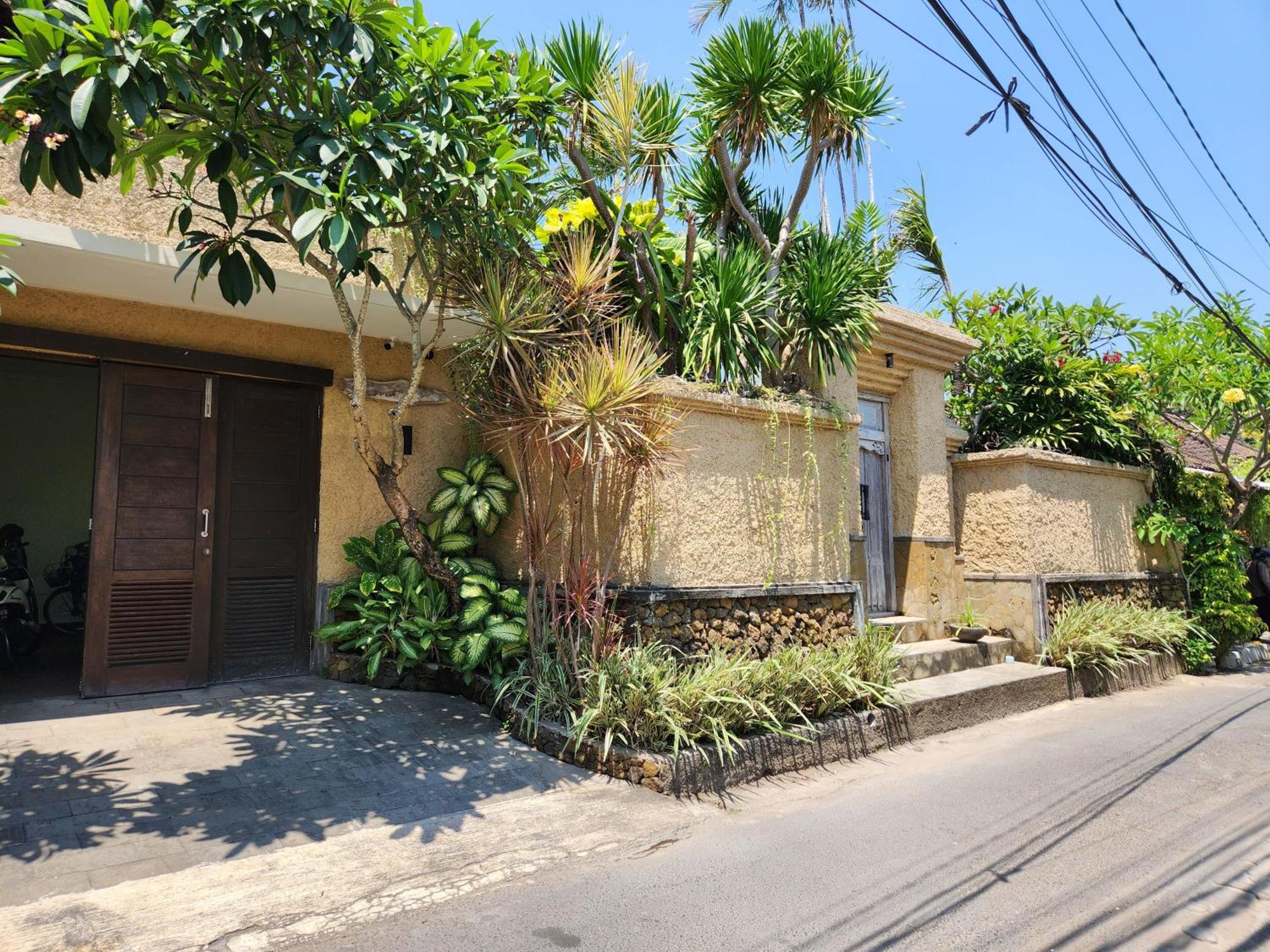 Villa Nesanur - Comfortable & Spacious Beachside Sanur Zewnętrze zdjęcie